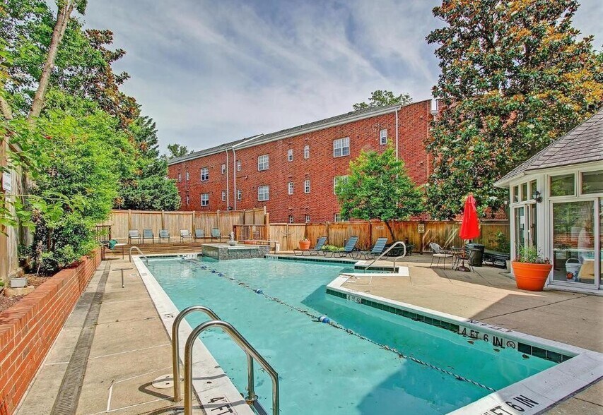 Building Photo - 1628 W Abingdon Dr