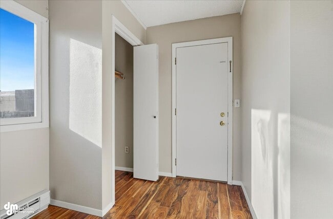 Building Photo - Charming 2BD/1BA Condo
