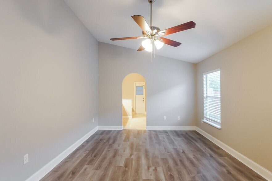 Building Photo - 658 Brightview Dr