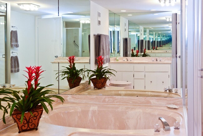 Building Photo - 5510 N Ocean Dr
