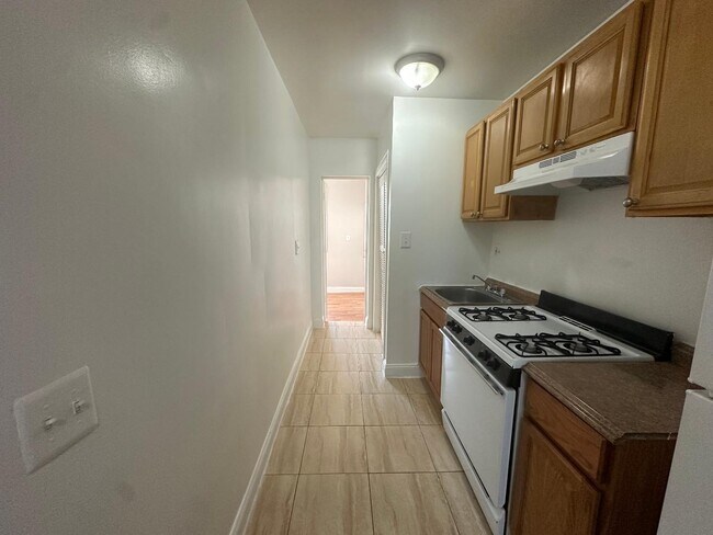 Building Photo - 1025 17th St NE