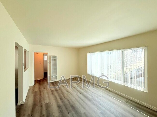 Building Photo - 625 Aerick St