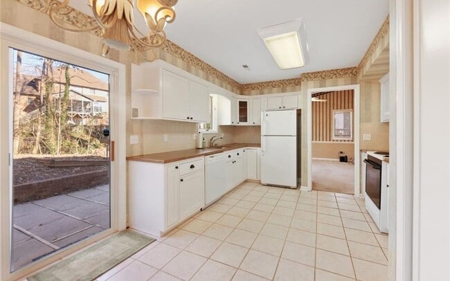 Building Photo - 4/ 2 Home for Rent