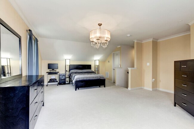 Building Photo - 3 Bed 4.5 Bath - Silver Spring Townhouse i...