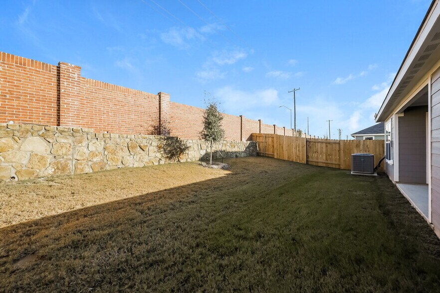 Building Photo - 1313 Redpine Dr