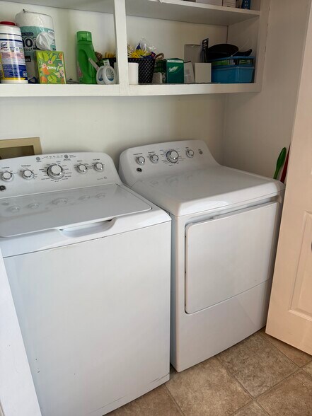 Building Photo - 105 Amick St