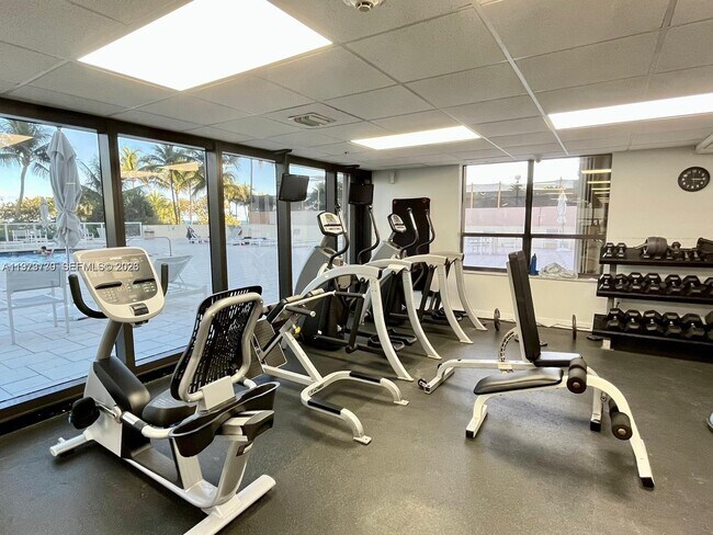 Building Photo - 10185 Collins Ave