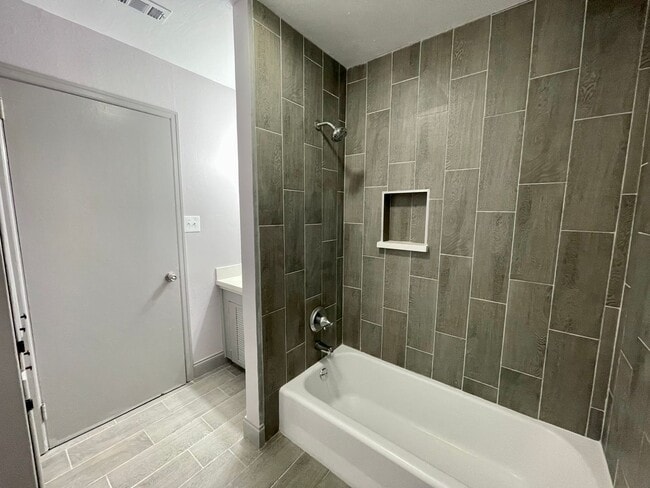 Building Photo - 4540 Beaumont Dr