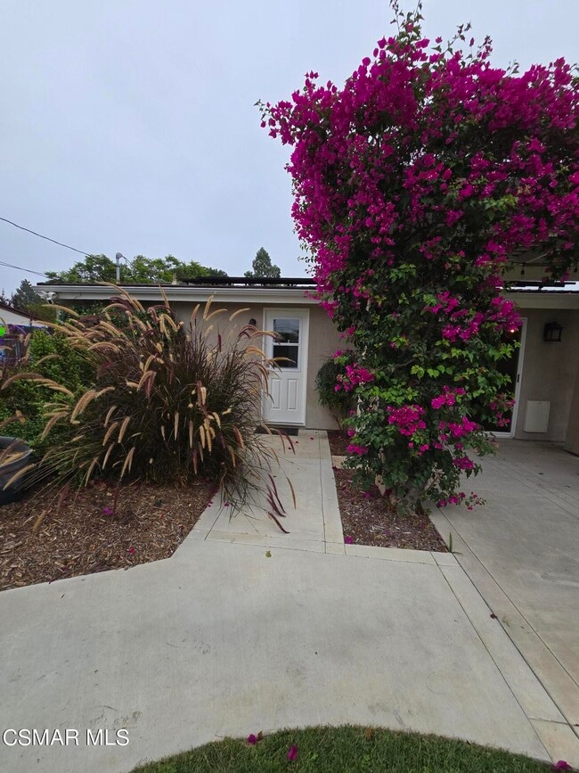 Building Photo - 1129 Burtonwood Ave