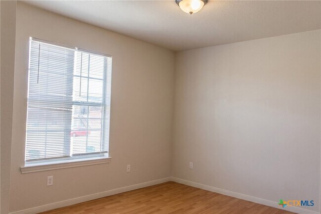 Building Photo - 413 Brittney Way