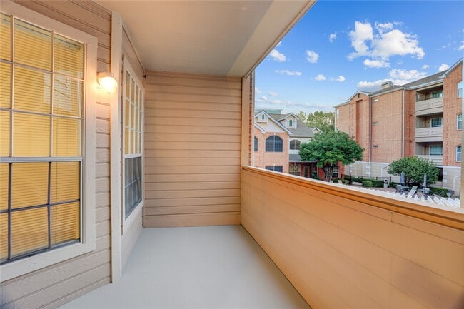 Building Photo - 2111 Welch St