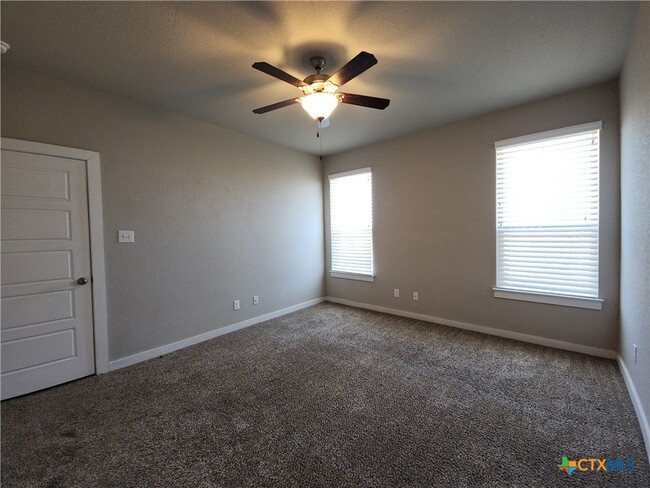 Building Photo - 1115 Creekside Orchard