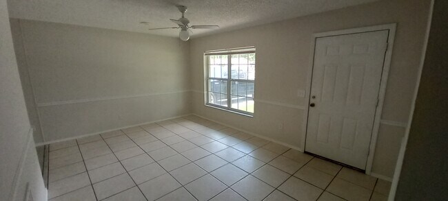 Building Photo - 541 W Fern Dr