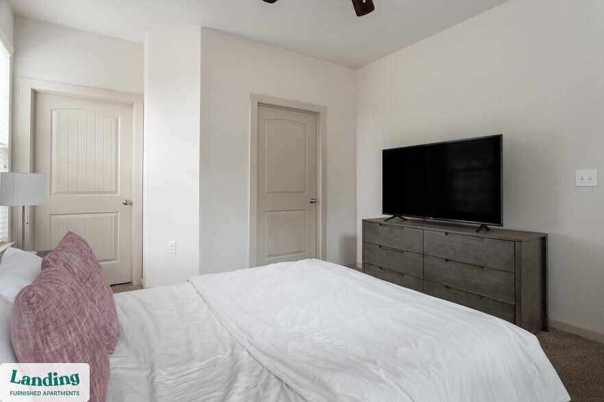 Building Photo - 10800 Lakeline Blvd