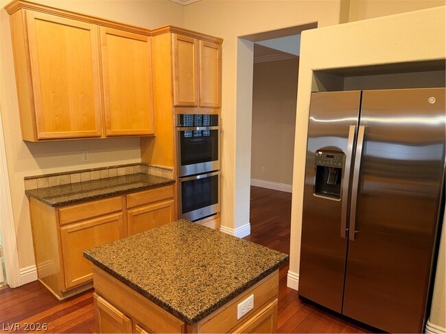 Building Photo - 572 Fox Links St