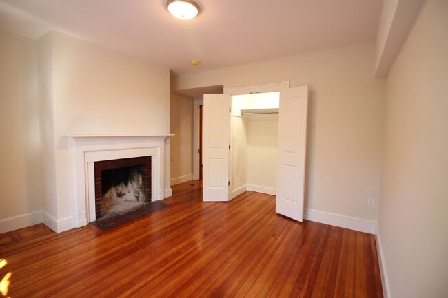 Building Photo - 2-65 Beech Glen