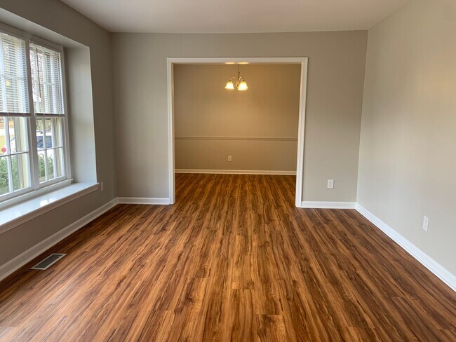 Building Photo - 3 BR House near Guilford College w/ Garage