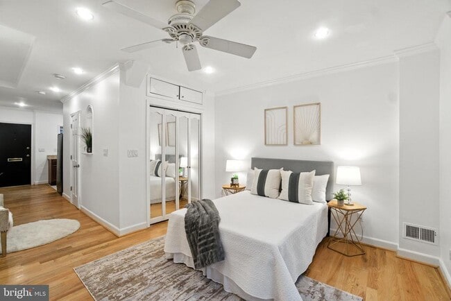 Building Photo - 1072 30th St NW