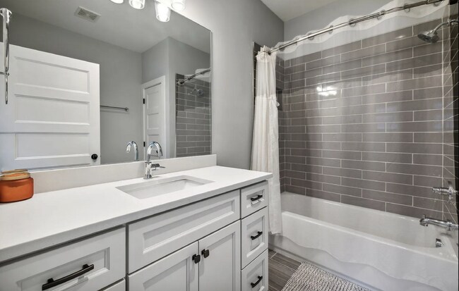 Building Photo - "Experience Nashville Charm: Spacious 3-Bed, 3.5-Bath Retreat on Byrum Avenue!" Fenced Back Yard!