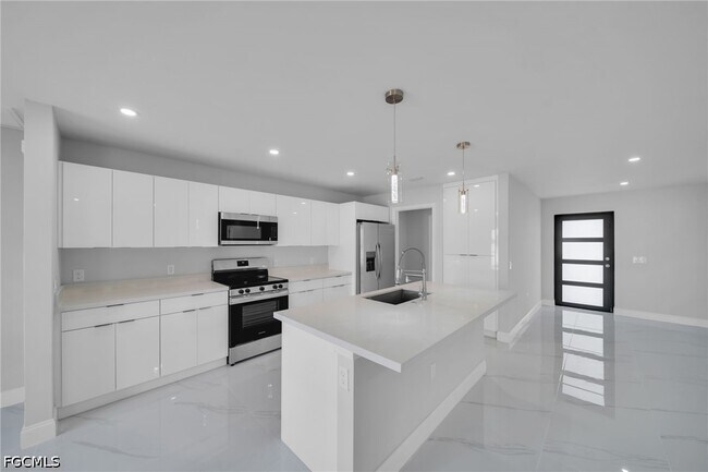 Building Photo - 2001 NW 20th St