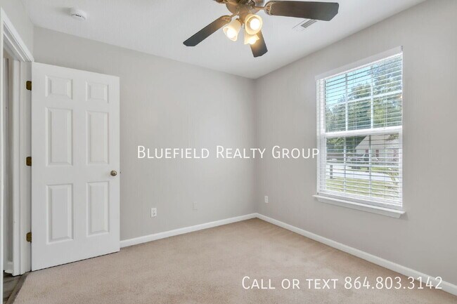 Building Photo - 106 Pine Needle Rd