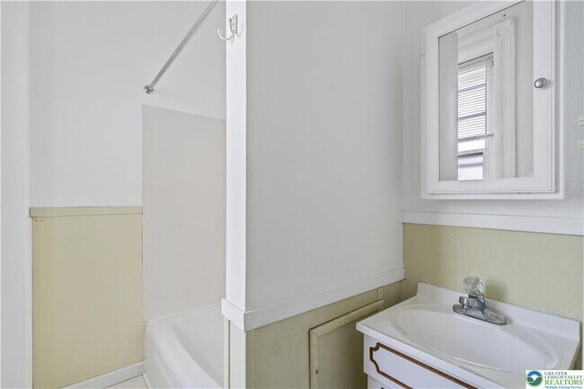 Building Photo - 426 Heckewelder Pl