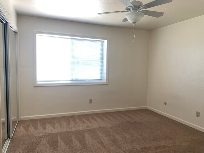 Bedroom #1 - Master Room - 268 Douglas St
