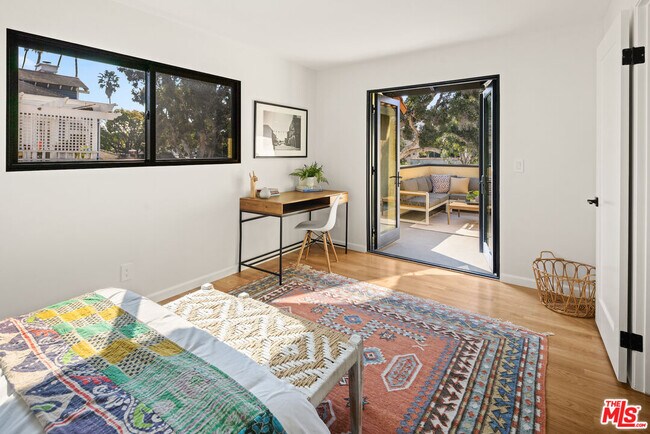 Building Photo - 2613 5th St