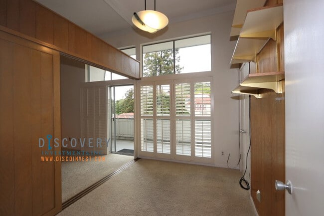 Building Photo - Contemporary North Berkeley Mid-Century 1 Bedroom Condominium