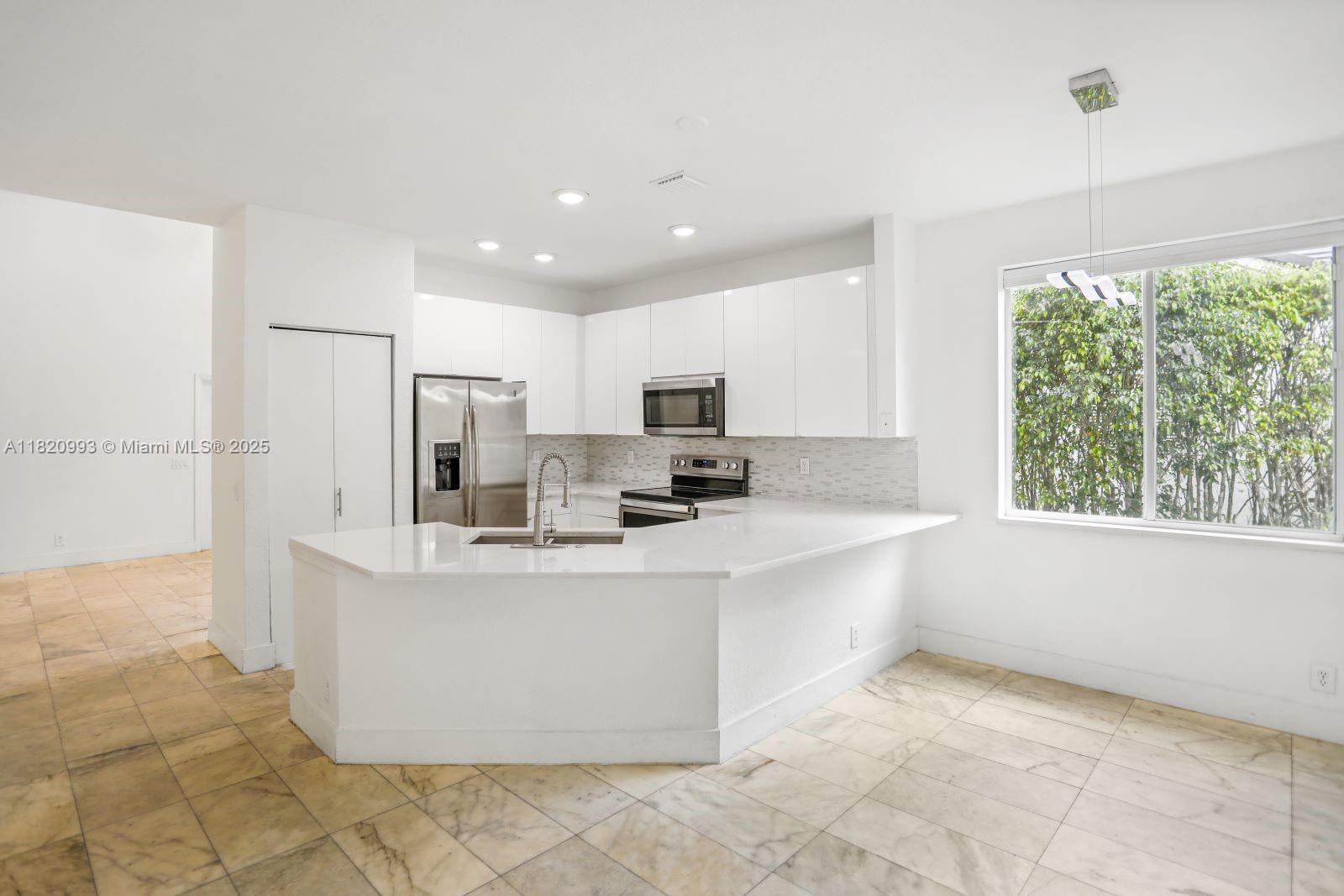 Building Photo - 1126 Golden Cane Dr