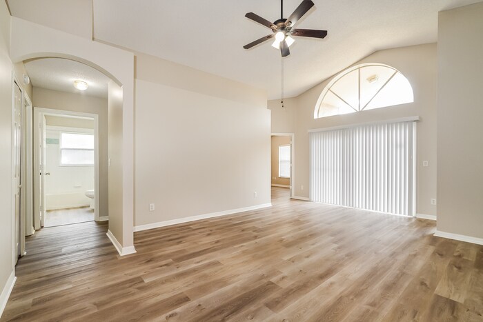 Building Photo - 578 Lancer Oak Dr