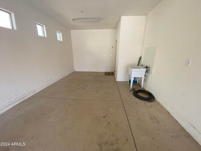 Building Photo - 13510 W Avalon Dr