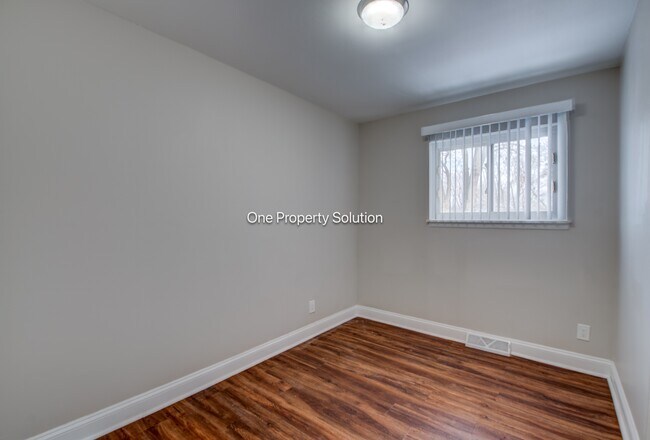 Building Photo - 576 S New Jersey St