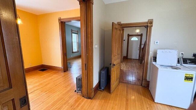 Building Photo - 1712 W 3rd St