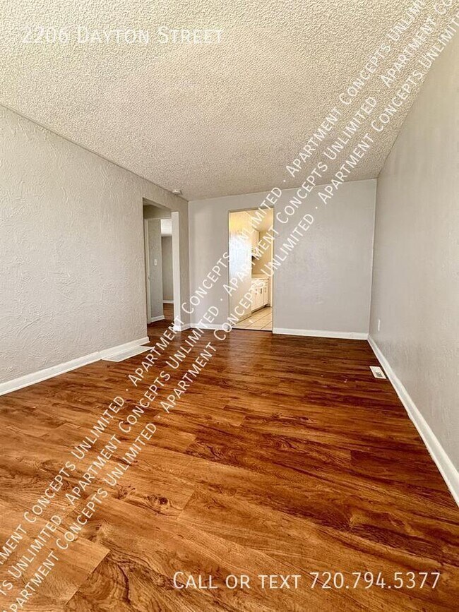 Building Photo - 2206 Dayton St