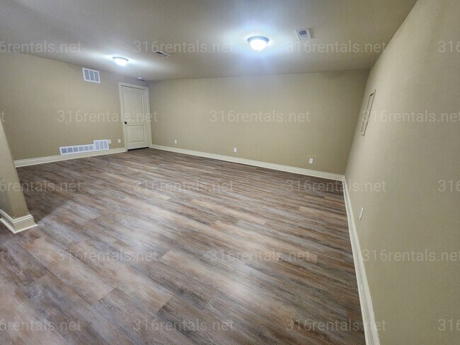 Building Photo - 8462 Granite Ct