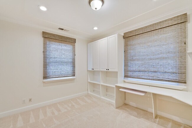 Building Photo - Quaint and Cozy One-Story Craftsman-style Home nestled in the sought-after Sunnyvale neighborhood...