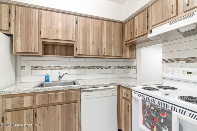 Building Photo - 204 Seminole Ave W