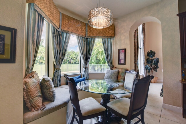 Building Photo - 3424 Collonade Dr