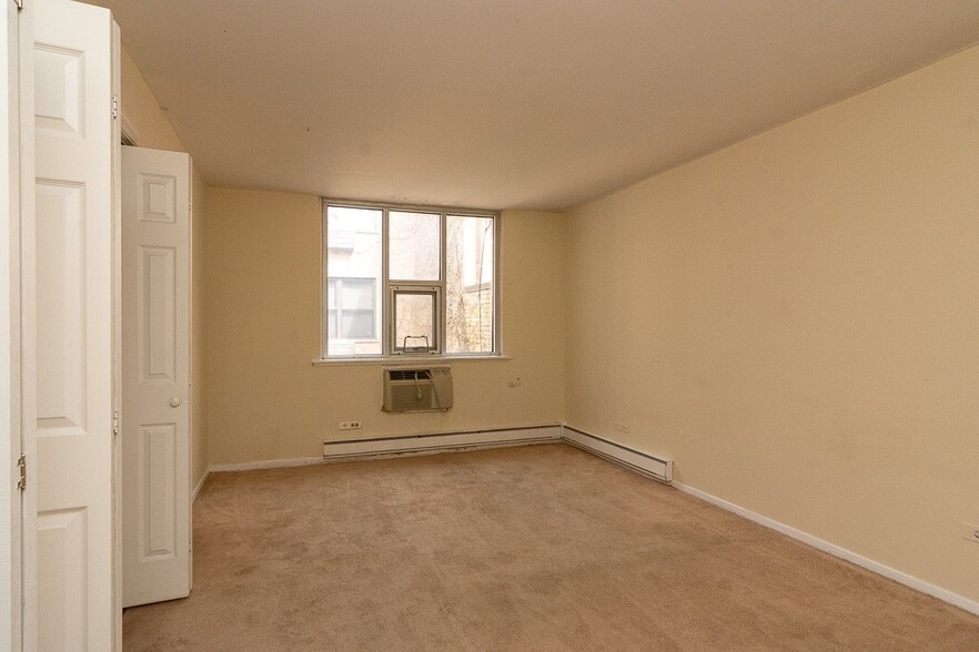Building Photo - 1451 N Dearborn St