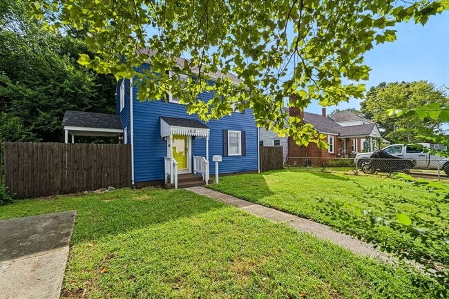 Building Photo - 1512 Rolfe Pl