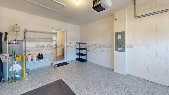 Building Photo - 2841 Rotterdam Dr