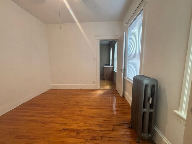 Building Photo - 17 N Woodford St