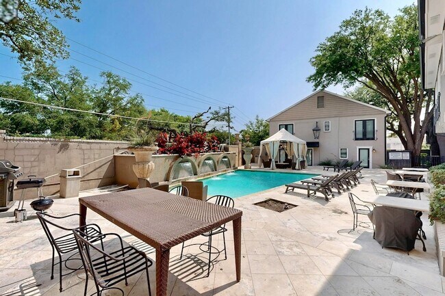 Building Photo - 7736 Meadow Rd