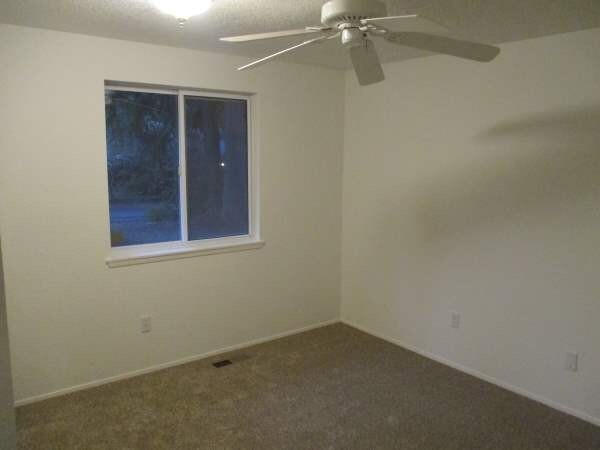 Building Photo - Wonderful 3 Bedroom Rambler in West Park E...