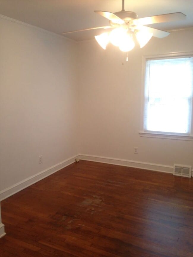 Building Photo - 3BR Normaltown Charmer