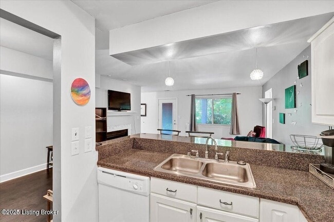 Building Photo - 44 Lake Ave