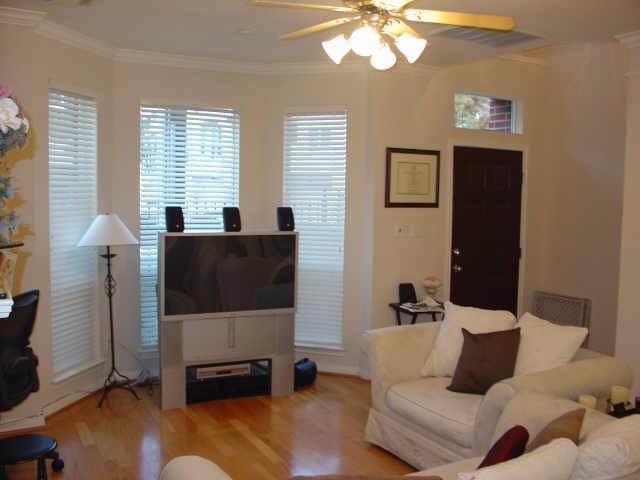 Building Photo - 2108 Gillette St