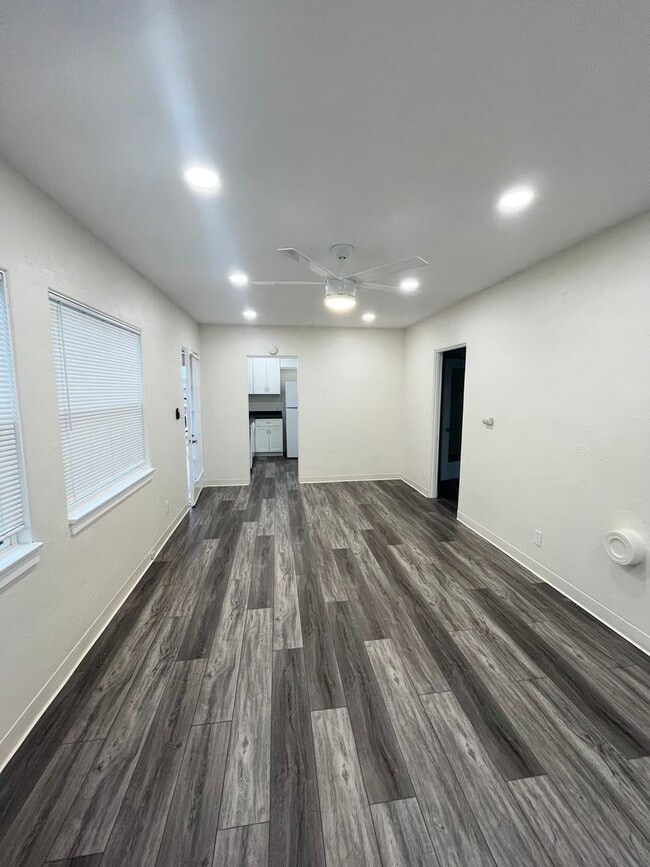 Building Photo - GREAT LOCATION IN SOUTH PARK! 1BD/1BA UPST...