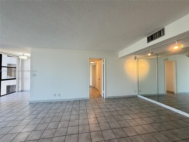 Building Photo - 18181 NE 31st Ct